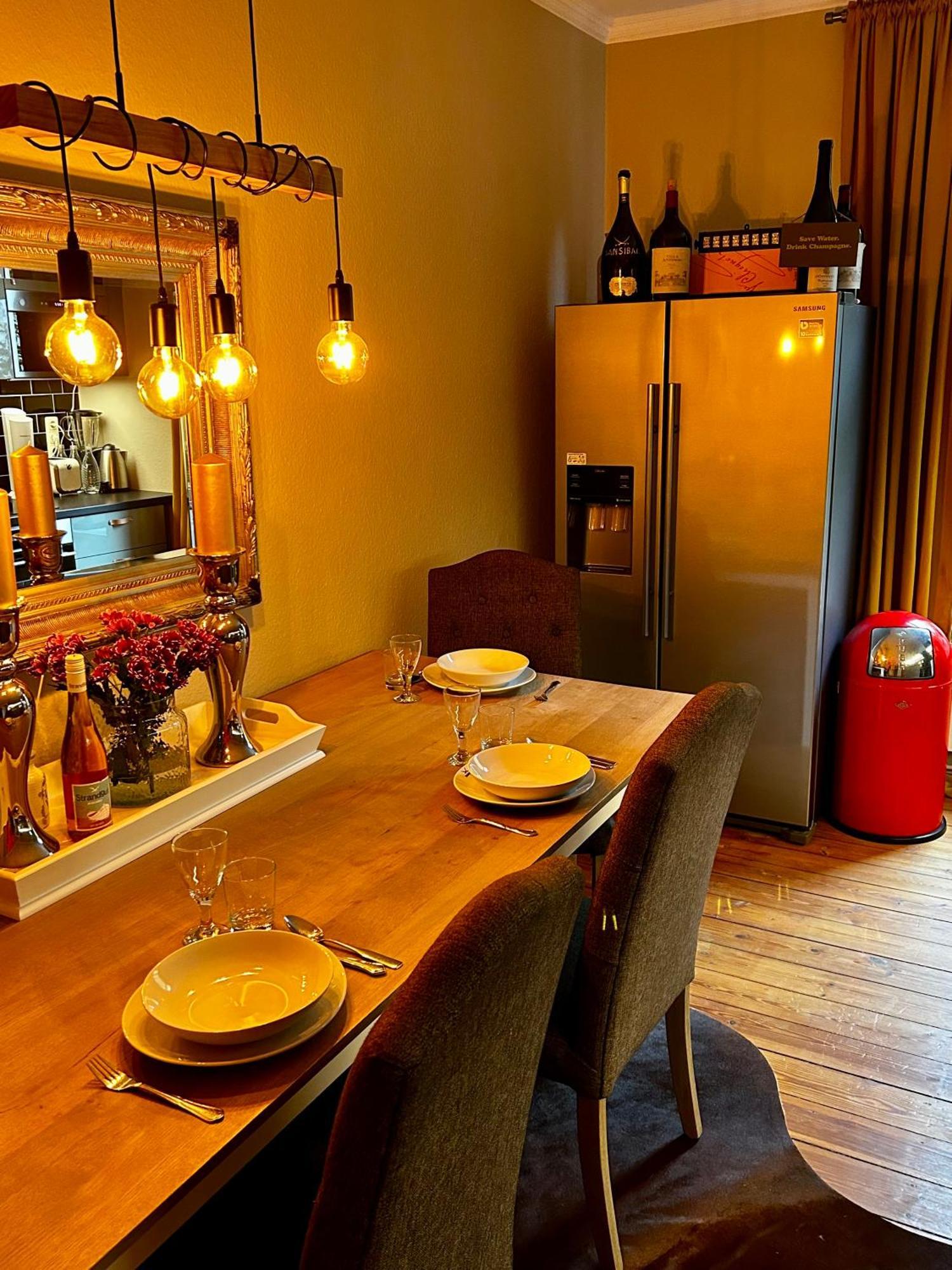 Apartament Deluxe Altbaucharme In Zentraler Lage Kilonia Zewnętrze zdjęcie